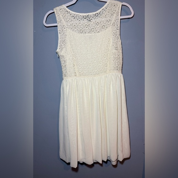 White Sleeveless Crew Neck Mini Sundress - Picture 3 of 7